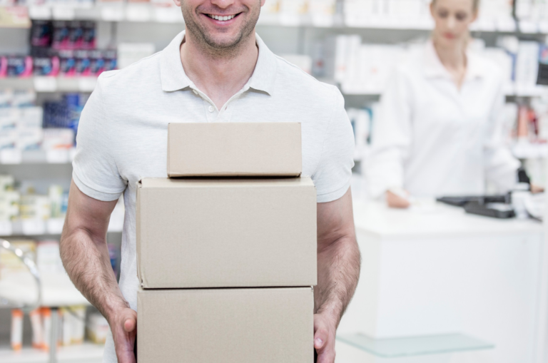 Entrega de cajas de medicamento